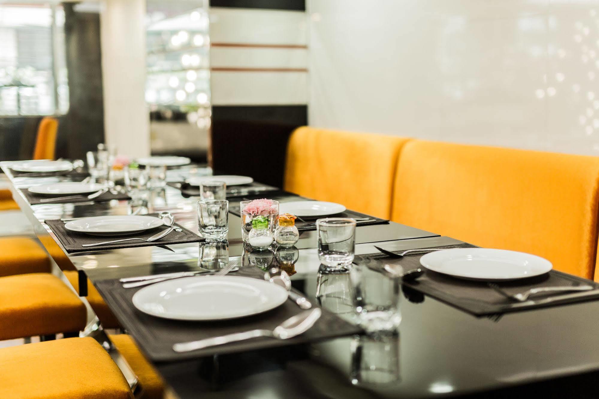 Le Touche Hotel Bangkok Zewnętrze zdjęcie