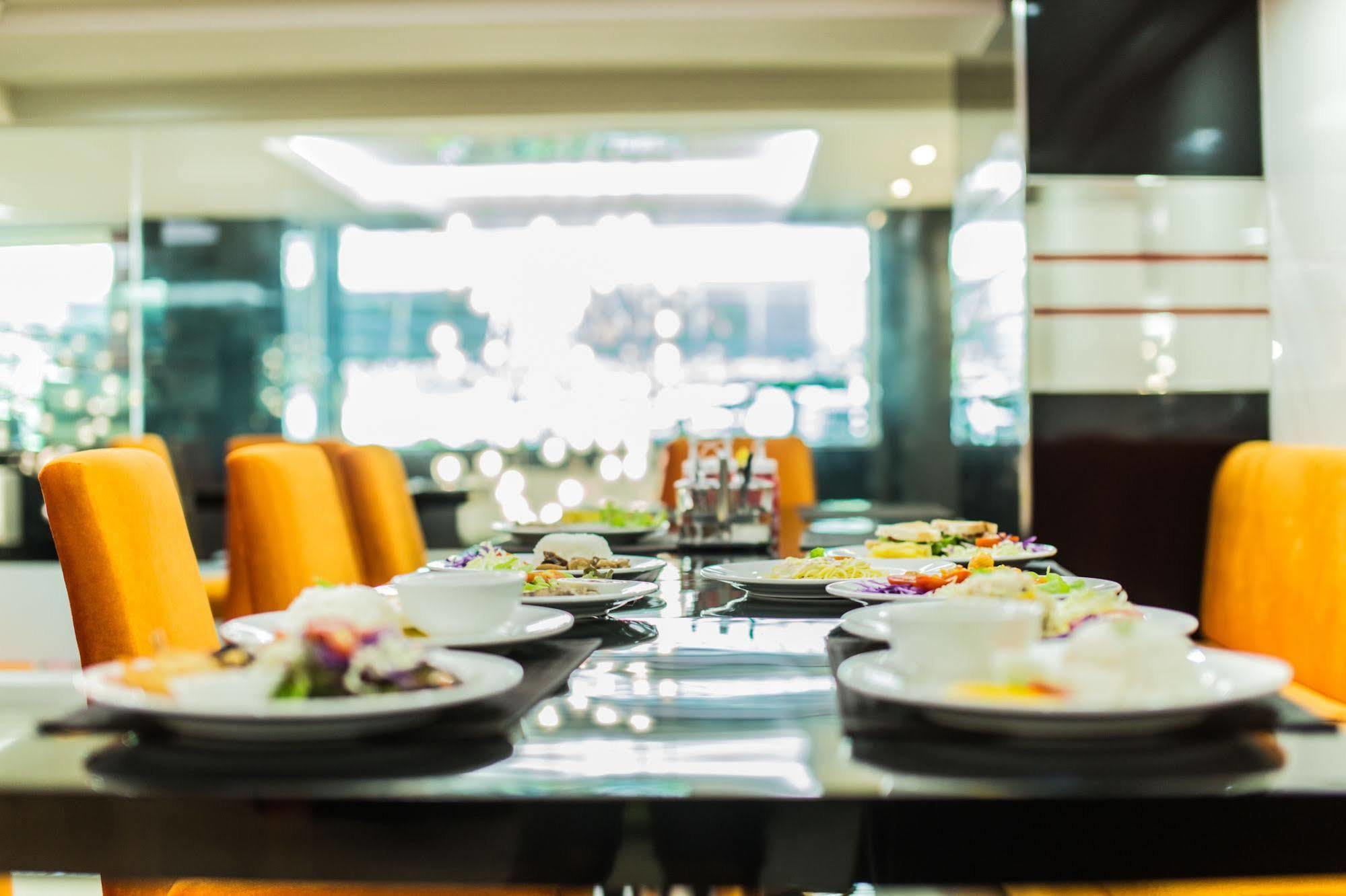Le Touche Hotel Bangkok Zewnętrze zdjęcie